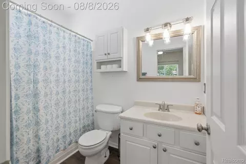 Bath - 22825 Teppert Ave, Eastpointe, MI 48021 photo 1 of 2