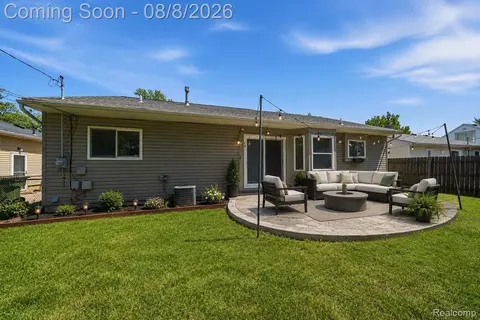 Exterior - 22825 Teppert Ave, Eastpointe, MI 48021 photo 3 of 3