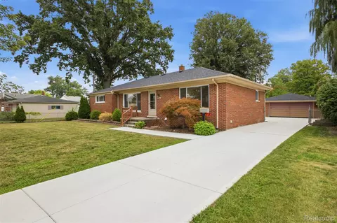 6326 Lathers St, Garden City, MI 48135