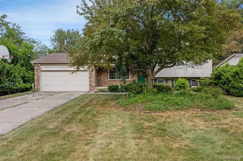 20116 Rippling Ln, Northville, MI 48167