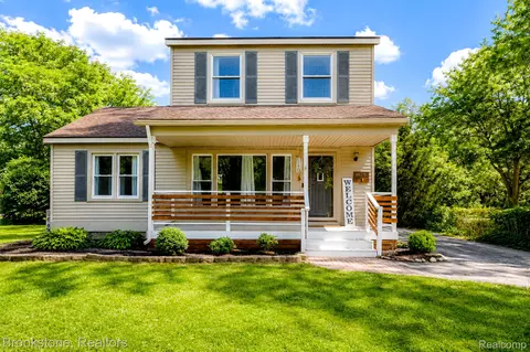 38276 Hamon St, Harrison, MI 48045