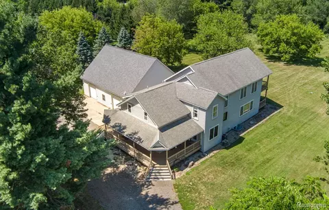 1621 Ray Rd, Oxford, MI 48371