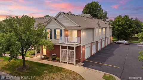 44075 Elm Dr, Sterling Heights, MI 48313