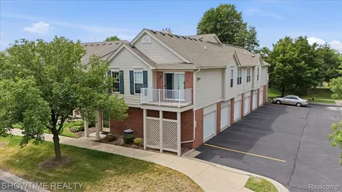 44075 Elm Dr, Sterling Heights, MI 48313