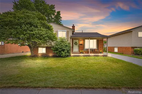 31516 Saint Margaret St, Saint Clair Shores, MI 48082