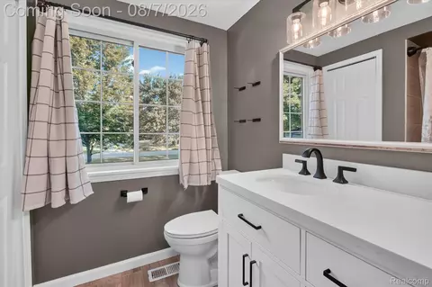 Bath - 12232 Dentonview Dr, Tyrone, MI 48430 photo 3 of 4