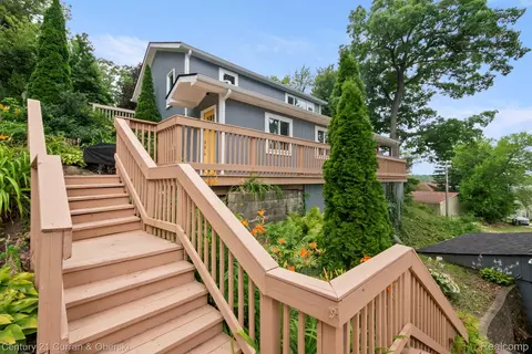 10492 Lake Shore Dr, Tyrone, MI 48430