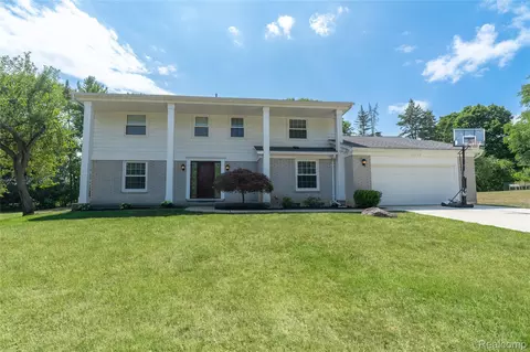31115 Tiverton St, Farmington Hills, MI 48331