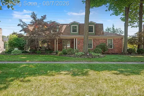 47974 Ben Franklin Dr, Shelby Township, MI 48315