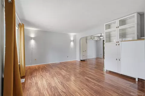 Living - 968 Parallel St, Fenton, MI 48430 photo 1 of 3
