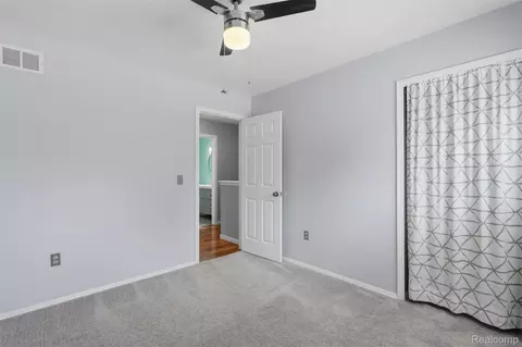 Bedroom - 968 Parallel St, Fenton, MI 48430 photo 4 of 6