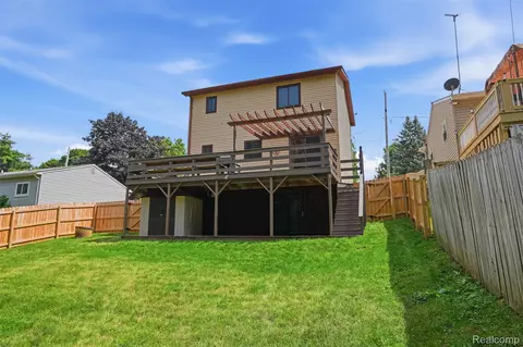 Exterior - 968 Parallel St, Fenton, MI 48430 photo 5 of 7