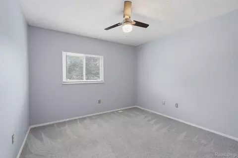 Bedroom - 968 Parallel St, Fenton, MI 48430 photo 5 of 6