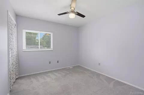 Bedroom - 968 Parallel St, Fenton, MI 48430 photo 3 of 6