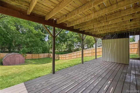 Exterior - 968 Parallel St, Fenton, MI 48430 photo 4 of 7