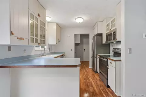 Kitchen - 968 Parallel St, Fenton, MI 48430 photo 1 of 3