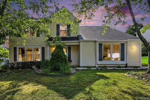 1809 Poppleton Dr, West Bloomfield, MI 48324