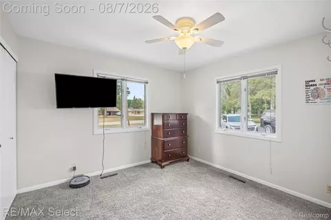 Bedroom - 4484 Cedardale Ln, Flushing, MI 48433 photo 4 of 4