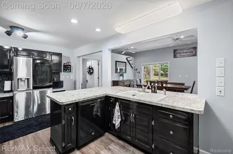 Kitchen - 4484 Cedardale Ln, Flushing, MI 48433 photo 4 of 4
