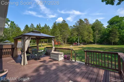 Exterior - 4484 Cedardale Ln, Flushing, MI 48433 photo 3 of 4