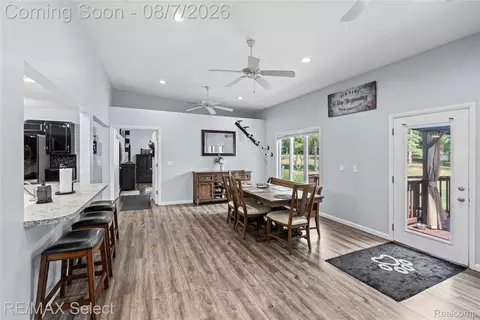 Entry Way - 4484 Cedardale Ln, Flushing, MI 48433 photo 2 of 4