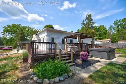 Exterior - 4484 Cedardale Ln, Flushing, MI 48433 photo 1 of 4
