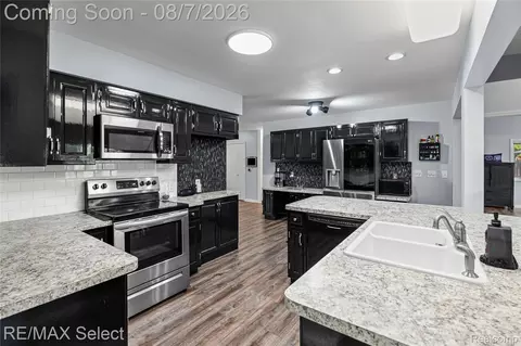 Kitchen - 4484 Cedardale Ln, Flushing, MI 48433 photo 1 of 4