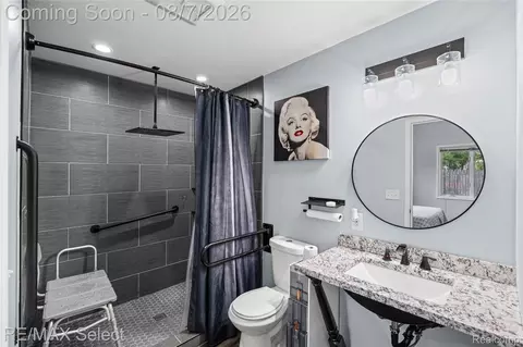 Bath - 4484 Cedardale Ln, Flushing, MI 48433 photo 1 of 5