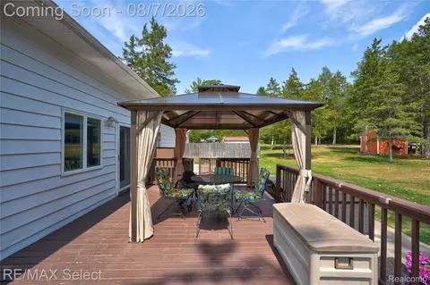 Exterior - 4484 Cedardale Ln, Flushing, MI 48433 photo 2 of 4