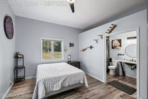 Bedroom - 4484 Cedardale Ln, Flushing, MI 48433 photo 2 of 4