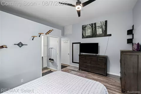 Bedroom - 4484 Cedardale Ln, Flushing, MI 48433 photo 3 of 4