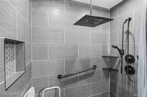 Bath - 4484 Cedardale Ln, Flushing, MI 48433 photo 2 of 5