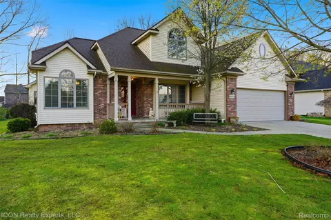 9211 Meadow Rdg, Grand Blanc, MI 48439