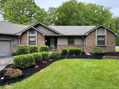 37931 Shoreline Dr, Harrison, MI 48045