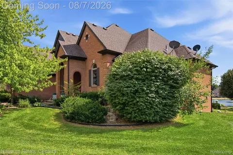 11908 Cedarwood Dr, Shelby Township, MI 48315