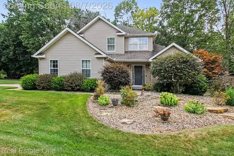 7926 Forest Creek Ct, Whitmore Lake, MI 48189