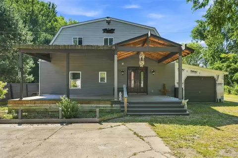 5161 Parker Rd, Fort Gratiot, MI 48059