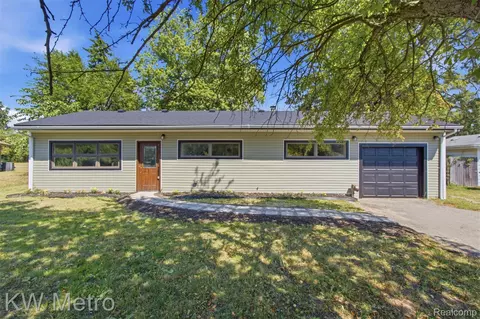 37860 Dardanella St, Livonia, MI 48152