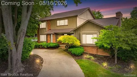 3846 Spanish Oaks Dr, West Bloomfield, MI 48323