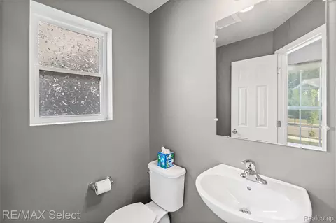 Entry Way - 7342 River Rock Dr, Davison, MI 48423 photo 5 of 11