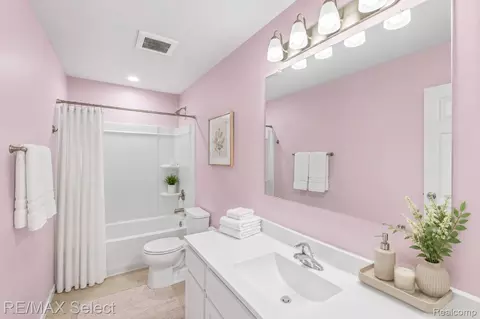 Bath - 7342 River Rock Dr, Davison, MI 48423 photo 2 of 2