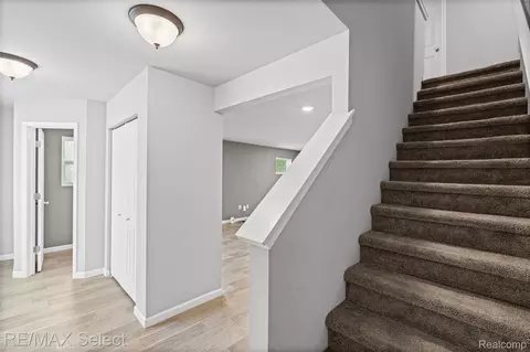 Entry Way - 7342 River Rock Dr, Davison, MI 48423 photo 7 of 11