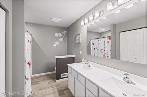 Bath - 7342 River Rock Dr, Davison, MI 48423 photo 1 of 2