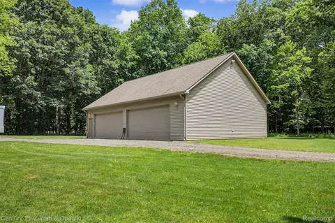 11343 Philway Ct, Brighton, MI 48114