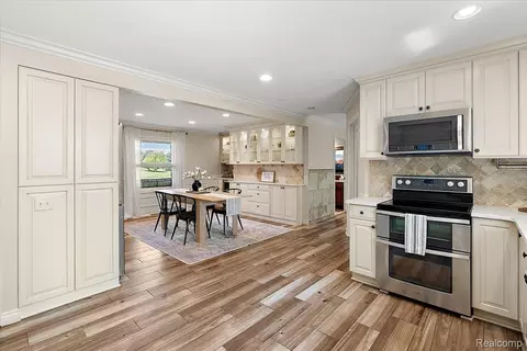 Kitchen - 62650 Mound Rd, Washington, MI 48094 photo 4 of 6
