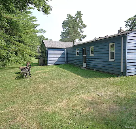 Exterior - 5349 E Carpenter Rd, Flint, MI 48506 photo 1 of 1