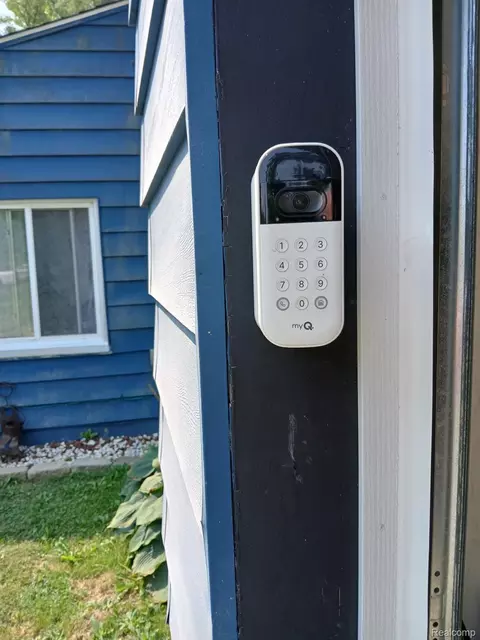 Exterior - 5349 E Carpenter Rd, Flint, MI 48506 photo 3 of 5