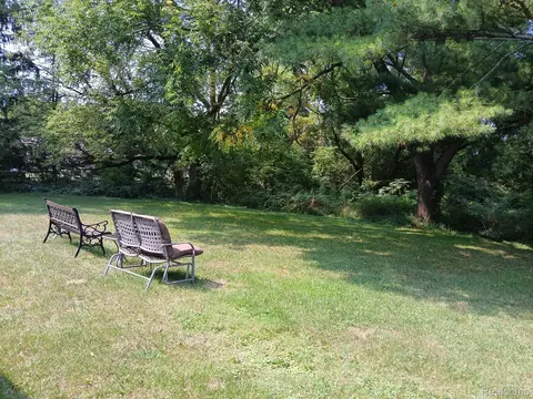 Exterior - 5349 E Carpenter Rd, Flint, MI 48506 photo 5 of 5