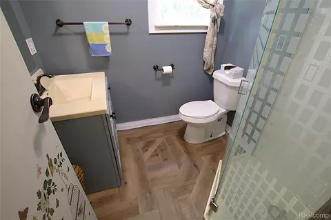 Bath - 5349 E Carpenter Rd, Flint, MI 48506 photo 1 of 2