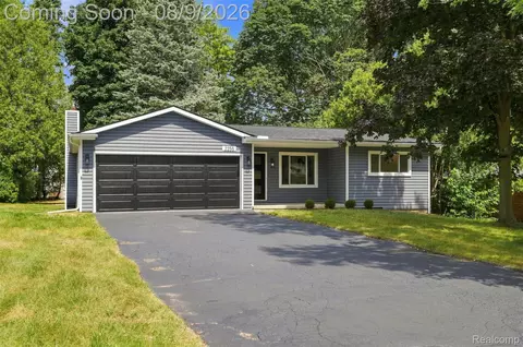 2255 Bedford Rd, Bloomfield Hills, MI 48302